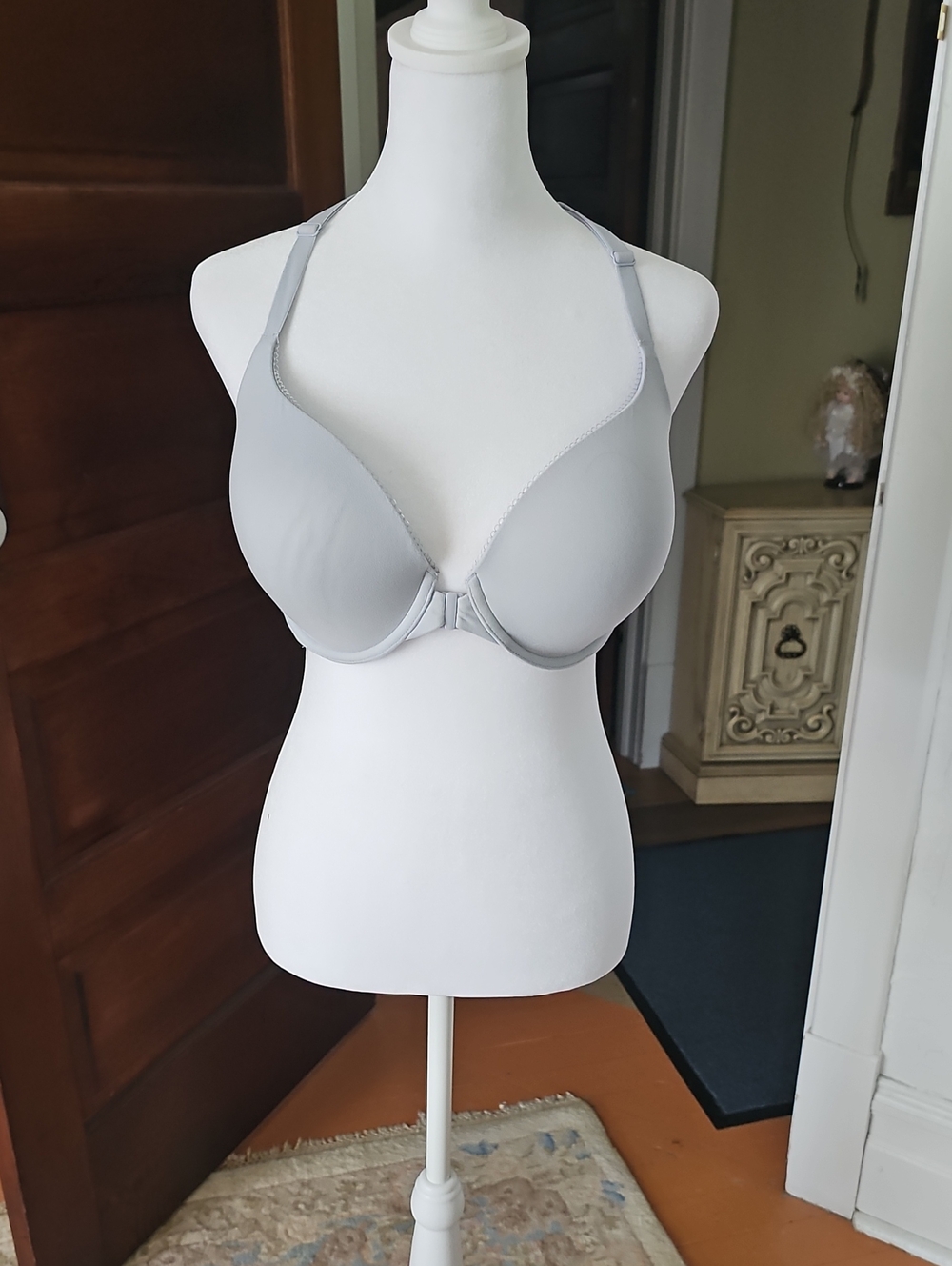 Like New! Victoria's Secret Smooth Light Gray T-Shirt Bra